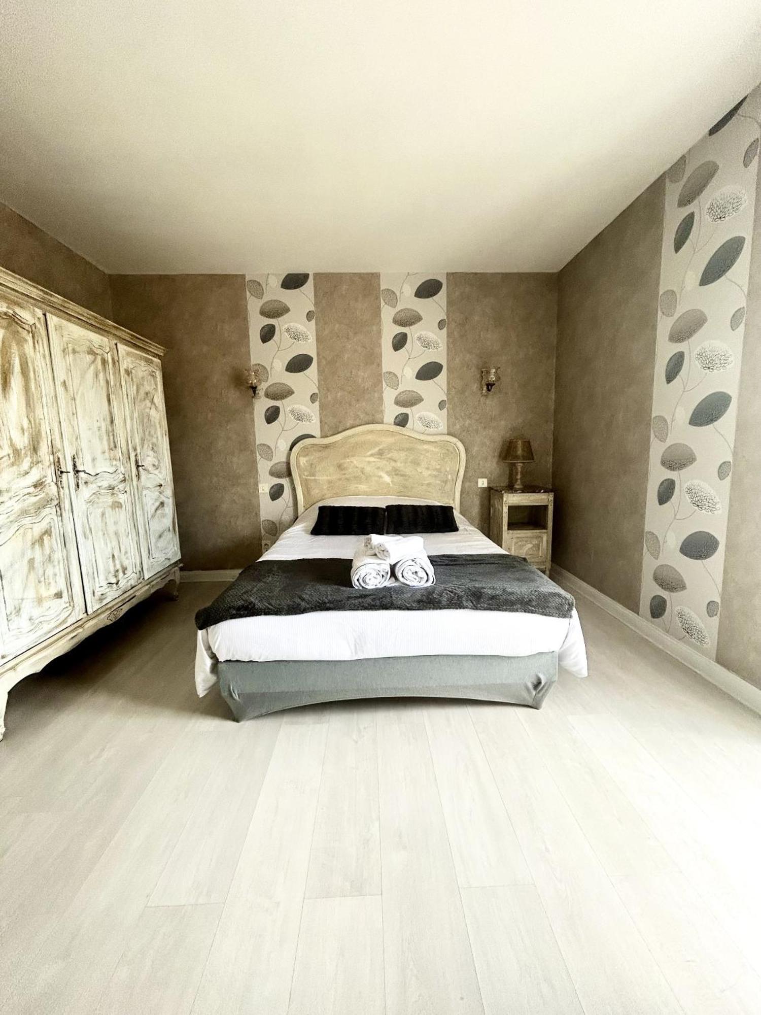 Hotel Central Chaunay Room photo