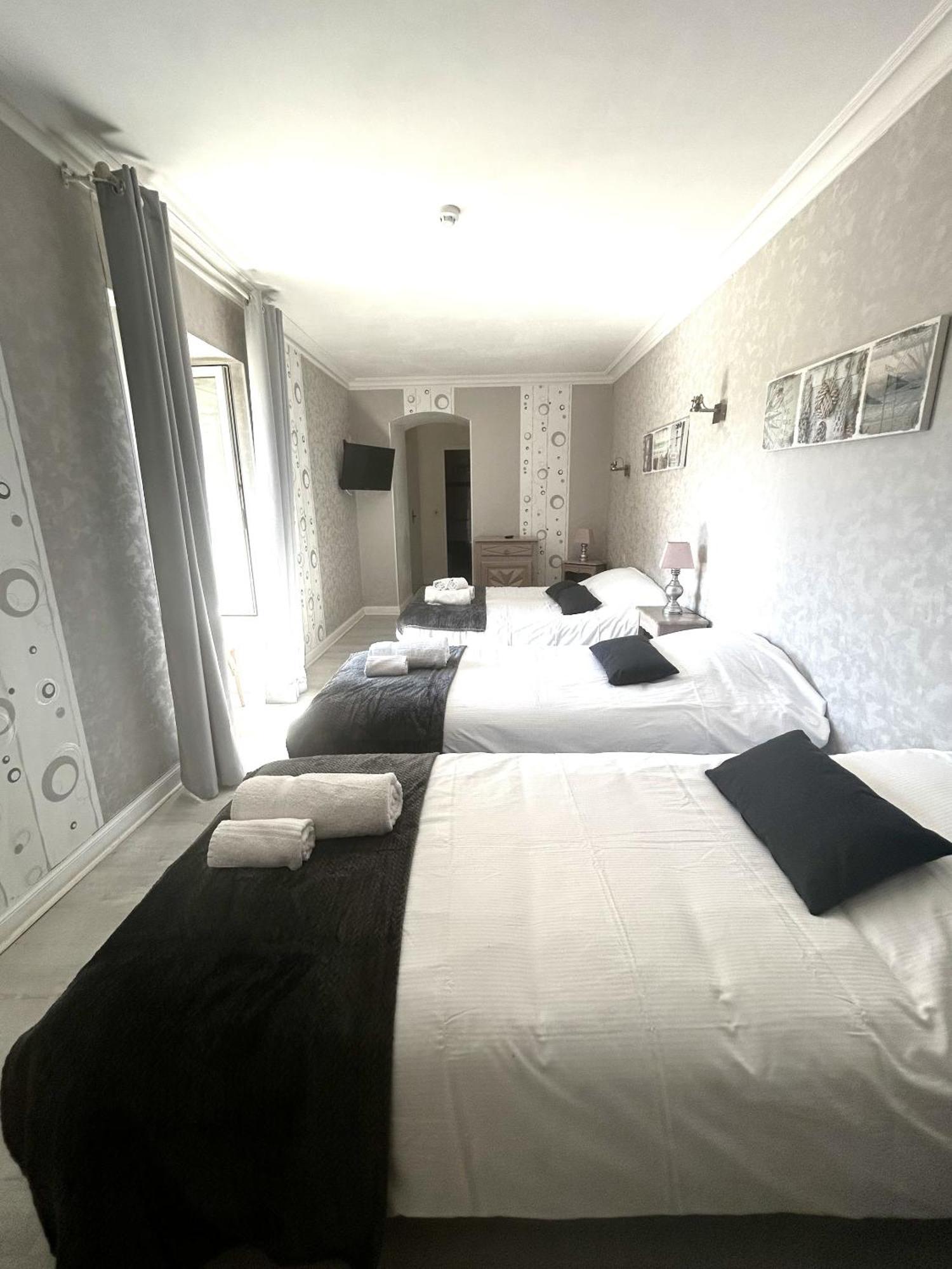Hotel Central Chaunay Room photo