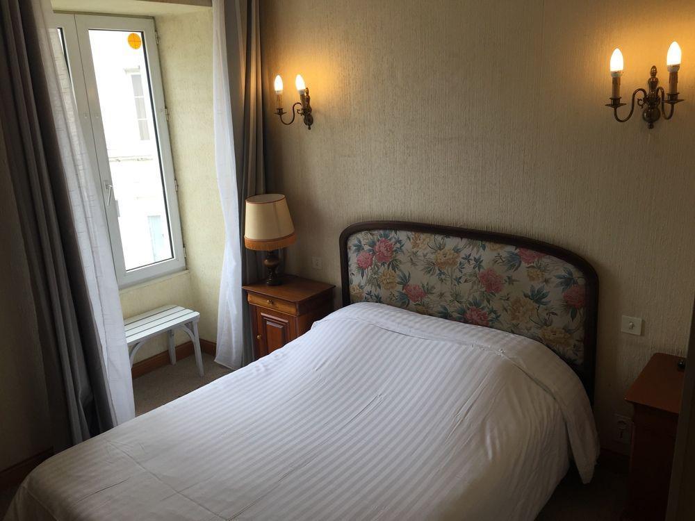 Hotel Central Chaunay Exterior photo